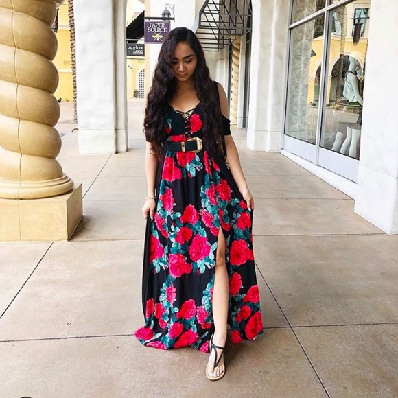 Dresses & Skirts - Floral Maxi Dress